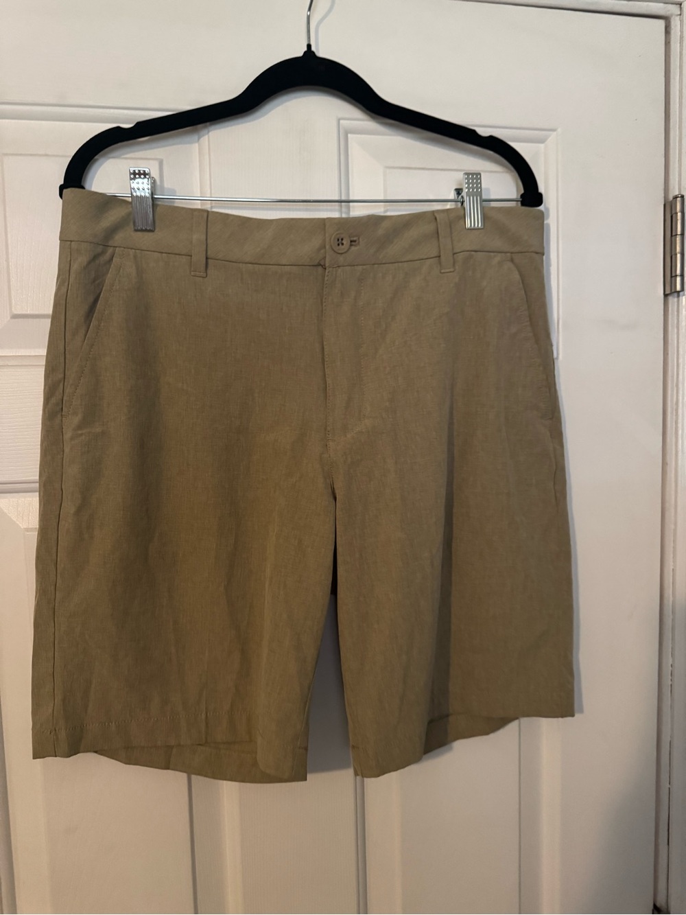 Izod Men's Flat Front Tan Shorts
